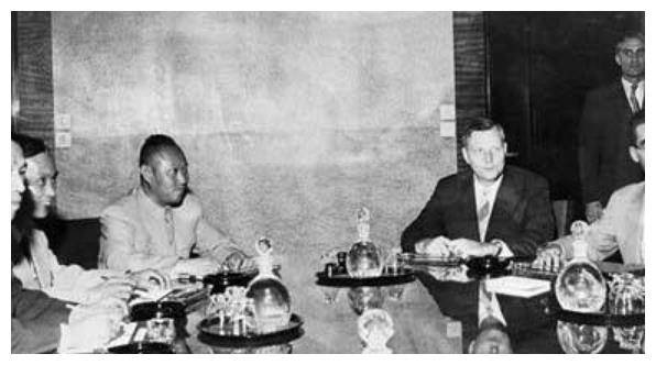 他是西安事变推动者，后担任外交副部长，儿子是原中信证券董事长