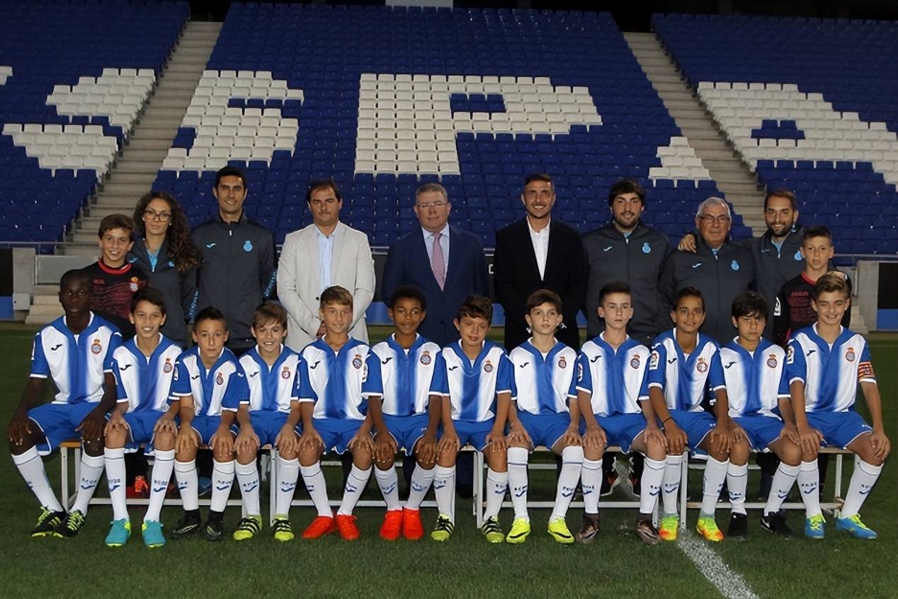 王钰栋无缘汉堡!经纪人:中超收入超欧洲,海外青训项目只为赚钱