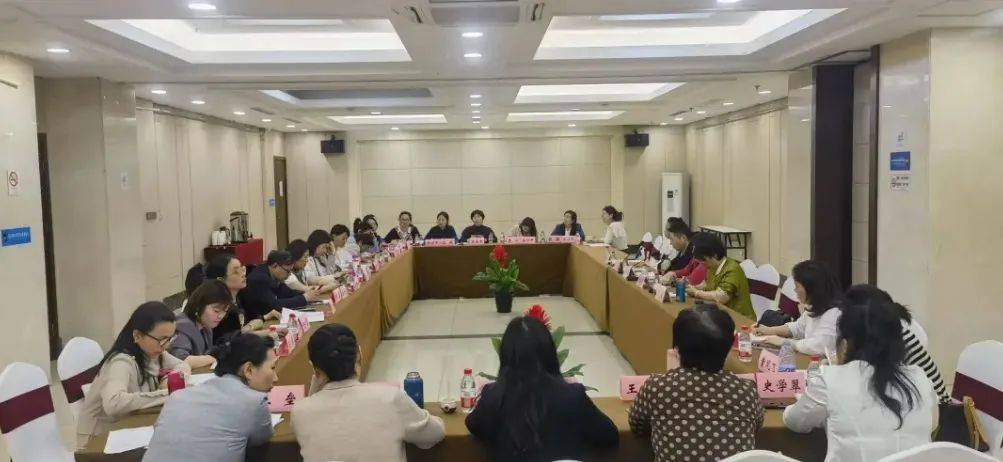 【妇联】全国人大代表高华瑞在徐州市和北京市宣讲“全国两会精神”