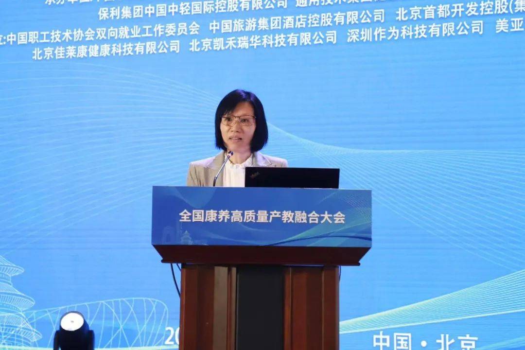 【妇联】全国人大代表高华瑞在徐州市和北京市宣讲“全国两会精神”