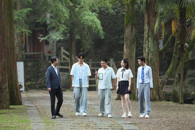 《少年书院行》研学团打卡白鹿洞书院!