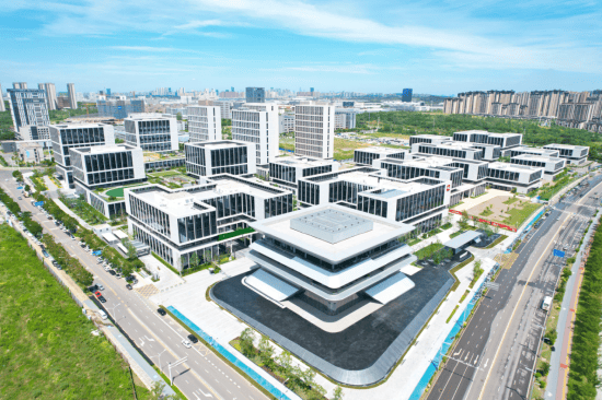 小米集团创始人雷军:年底实现武汉金山、小米研发中心万人规模!与武汉大学、华中科技大学等13所高校共建“工程师训练营”