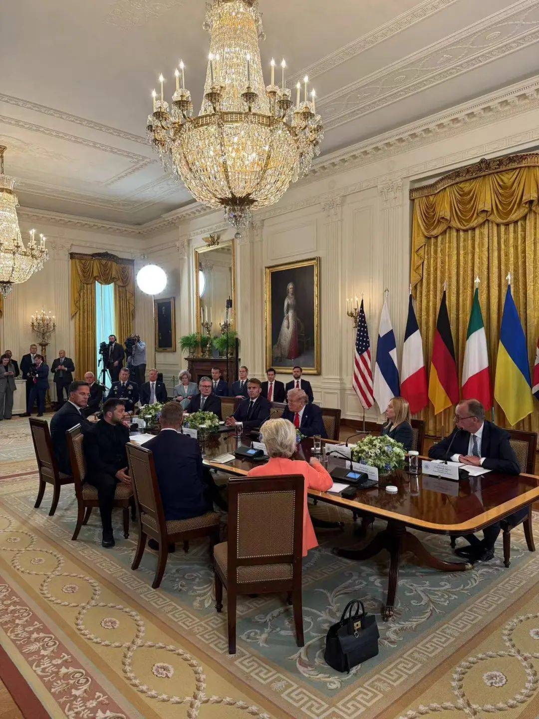 牛弹琴:白宫版智斗,特朗普果然大杀四方