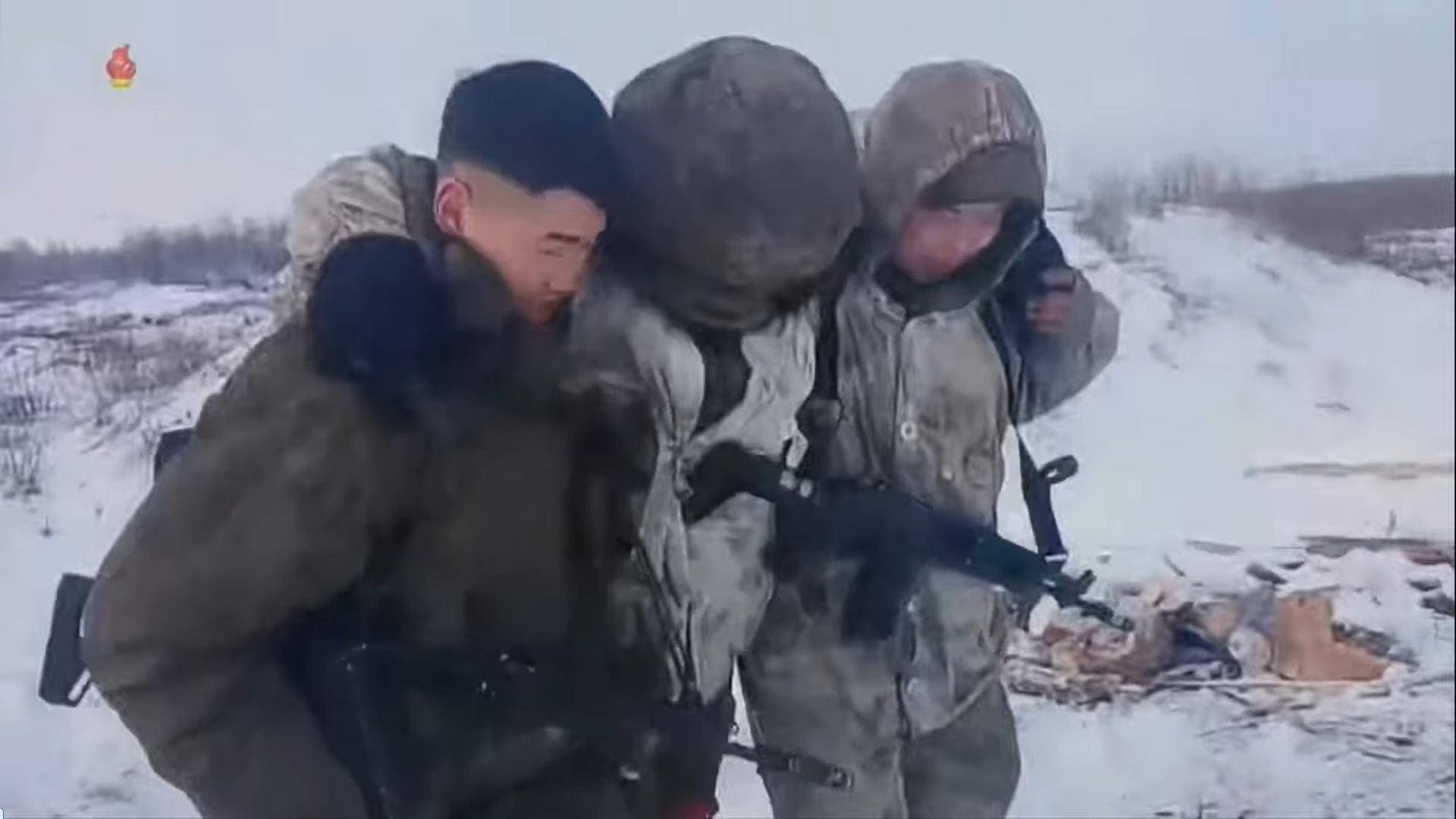 面对乌军包围,朝鲜少校与11名特种兵死战不退,牵着手拉响光荣弹