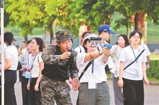 500余名港澳青少年体验军营生活