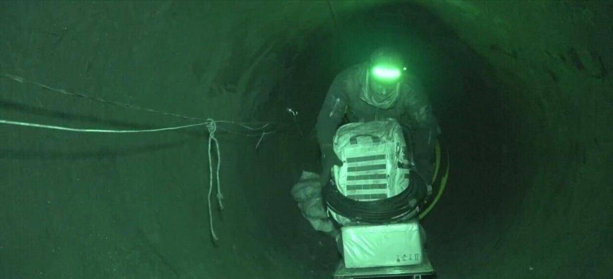 俄军敢死队爬了4天管道,一下子杀入库皮扬斯克市,打懵守城乌军