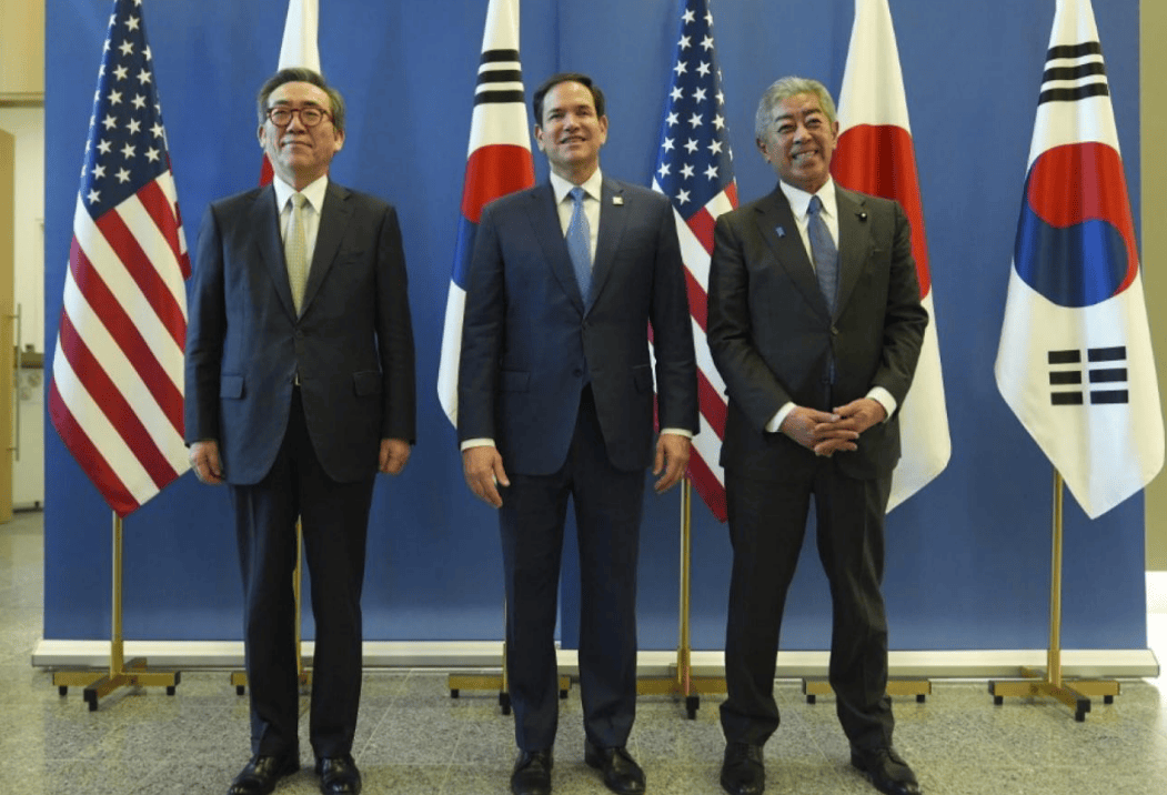 福建舰传好消息不到24小时,美日韩临时发布声明,中方外交部驳斥斩钉截铁