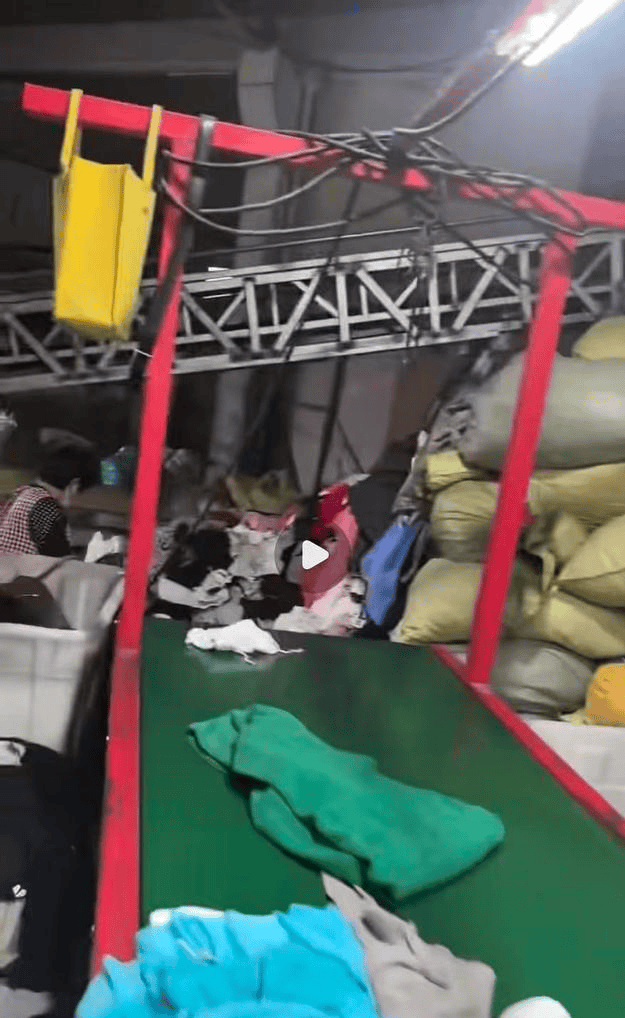 江西一女生误卖奶奶藏有13万元黄金首饰的旧衣,回收站:没安装监控没发现金器,分拣工人是临时工